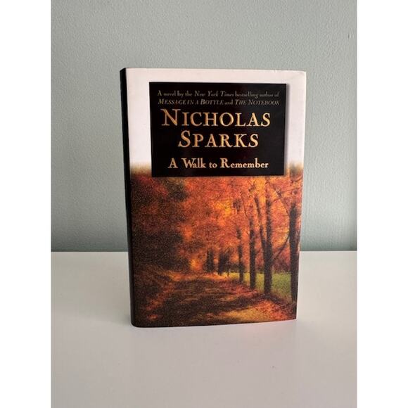 Nicholas Sparks A Walk to Remember HC DJ 1st Ed 1st Printing AUTOGRAPHED - Picture 1 of 9